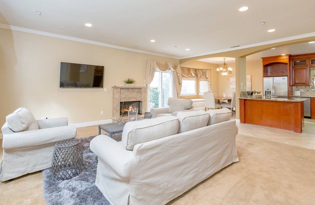 4 bedroom 2700 sq. ft. Great Family Neighborhood REMODELED!!