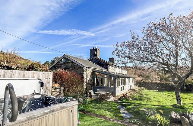 4 bedroom accommodation in Penrhyndeudraeth, near Porthmadog