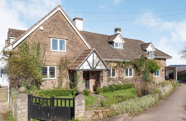 4 bedroom accommodation in Whitchurch, near Monmouth
