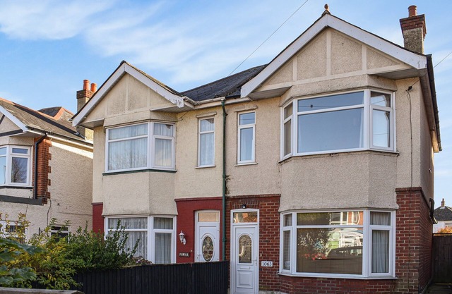 4 bedroom accommodation in Bournemouth