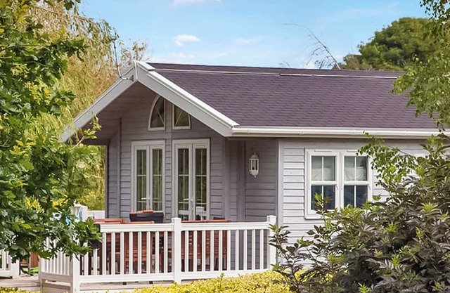 4 bedroom accommodation in Milford-on-Sea, Nr Lymington