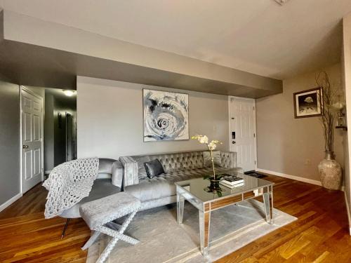 4 bedroom apt in Newark