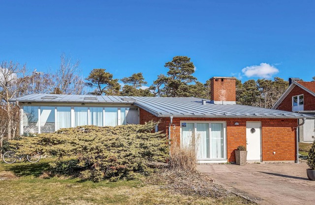 4 bedroom cozy home in Träslövsläge