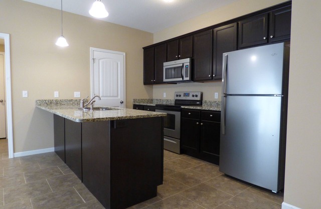 4 bedroom downtown. Cheaper than a hotel!