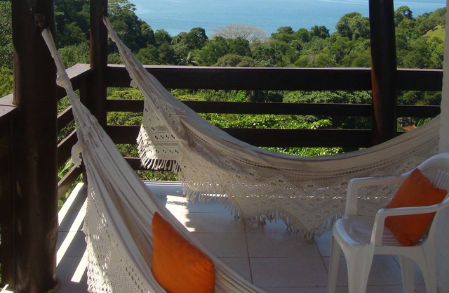 4 BEDROOM HOUSE WITH WONDERFUL VIEWS.