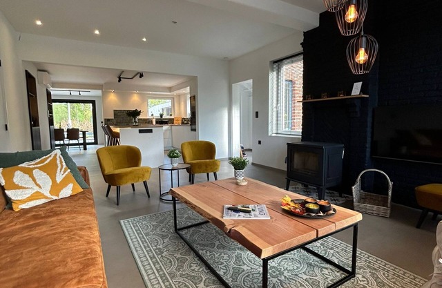 4 bedroom home situated between Ghent and Bruges