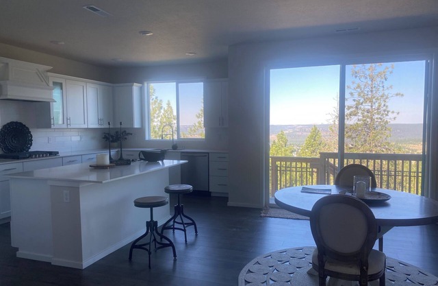 4-bedroom house in wonderful fivemike Spokane with WiFi, AC close to down town