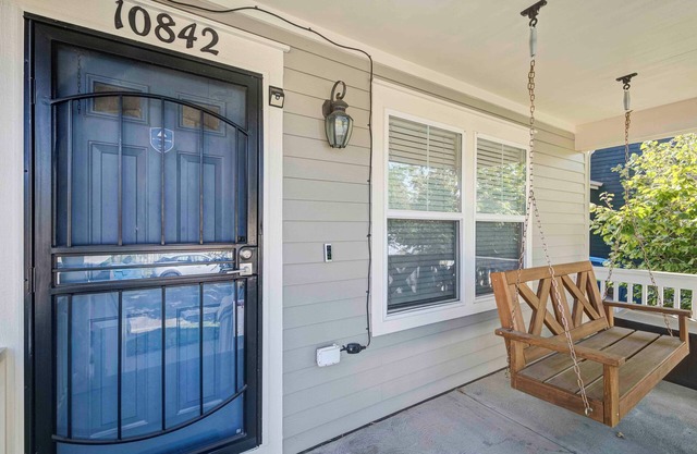 4-bedroom house w/Hot Tub, Patio, Fire pit, King Master