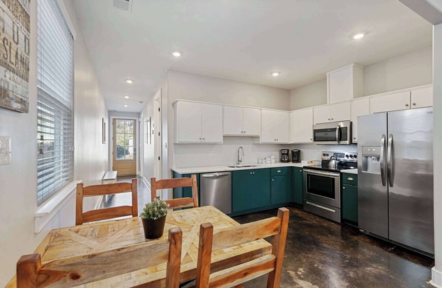 ⭐️ 4 BEDROOM in 💙 of COOPER YOUNG ⭐️