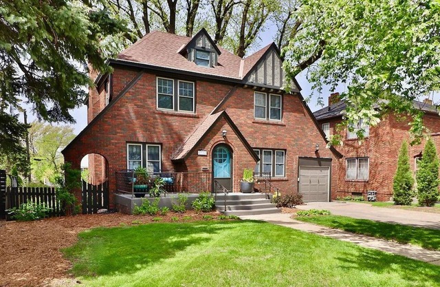 4 Bedroom, Mid-Century Modern House, minutes from downtown