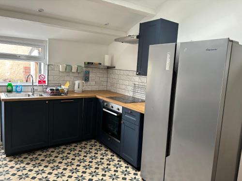 4 bedroom near City, Beach and St Helen's stadium