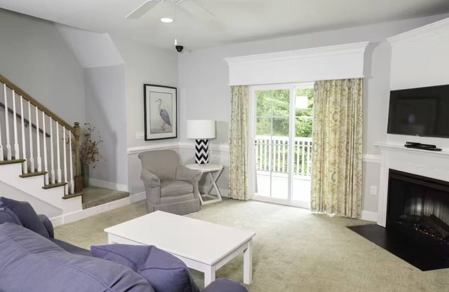 4-bedroom resort in charming Williamsburg with fitness room, AC, WiFi.