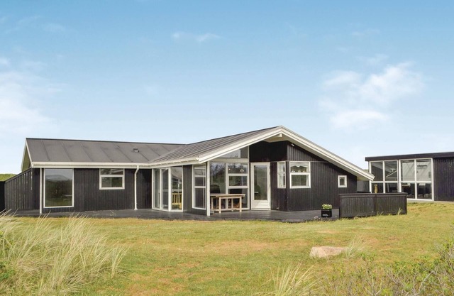 4 bedroom stunning home in Hvide Sande