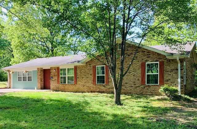 4 Bedrooms & 3 Full Baths-Yard/Deck/Firepit/Creek/Paved Road/SxS Trails/Hiking