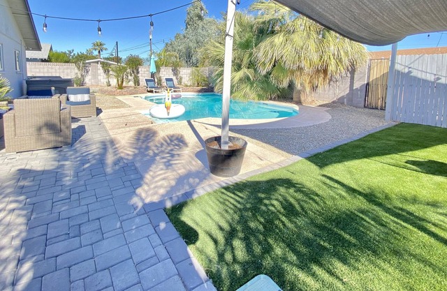 4 Bedrooms Farm house in center of Old town with pool and spa
