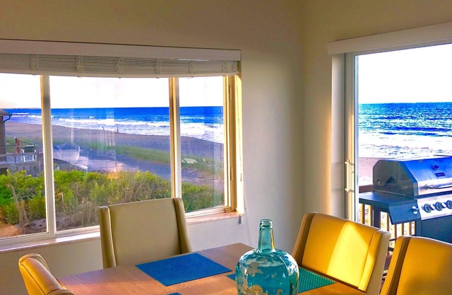 4 BR Jupiter Island Private Ocean Front House