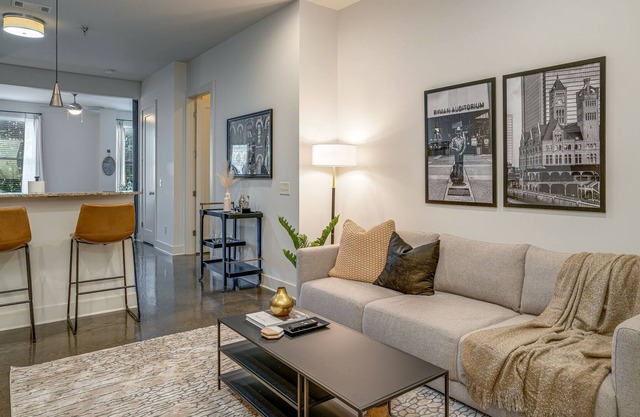 4 DESIGNER LOFT UNITS - MIN TO BROADWAY