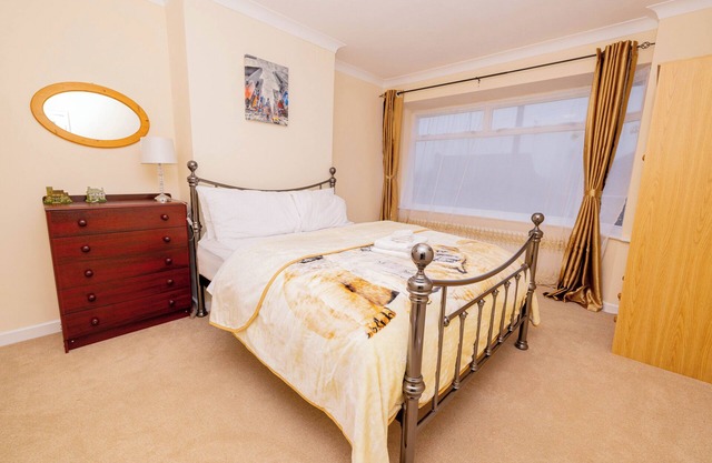 4 Guests - Free Parking - Near Attractions