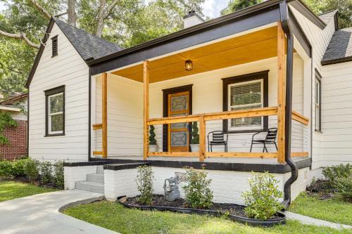 4 Mi to Aquarium and Arenas Modern Atlanta Home