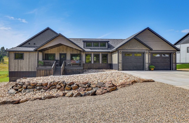 4 Mi to Dtwn Sturgis: Cabin w/Hot Tub & Game Room
