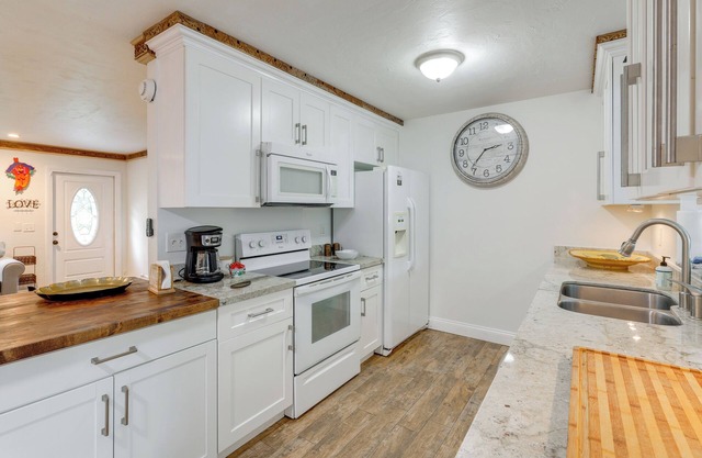 4 Mi to Hobe Sound Beach: Quiet Home w/Grill!