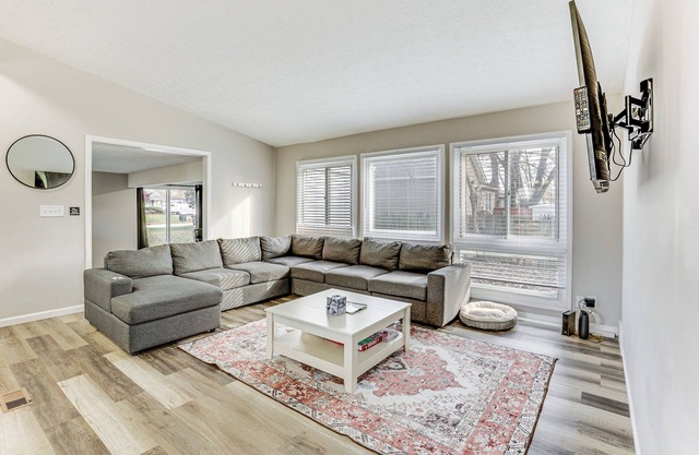 4 Mi to Zoo & Dtwn Akron: Home w/Game Room!
