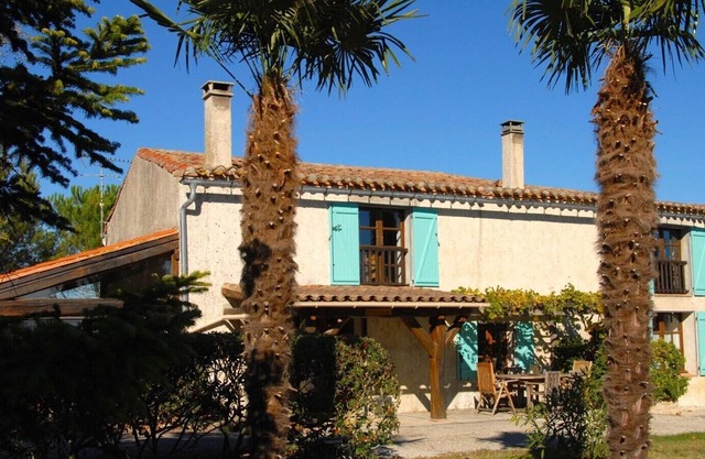 4* rated, nr Carcassonne, Stunning views, 14x7m pool, 4 Bed, Sleeps 8