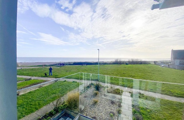 4 Sea View Walk, Pakefield
