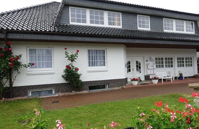 4-star vacation apartment "Fischreiher 2" in Kappeln has a wonderful view of the Schlei, a large loggia and a huge garden with direct access to the Schlei, anglers and pets welcome