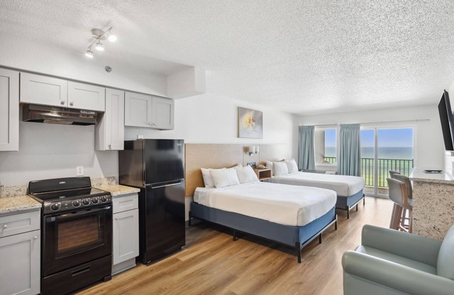 4 Units, Ocean/Gulf View Suite at Sugar Sands Beachfront Hotel