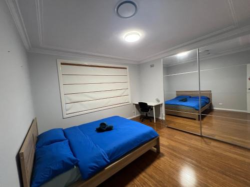 4 Yellow Room