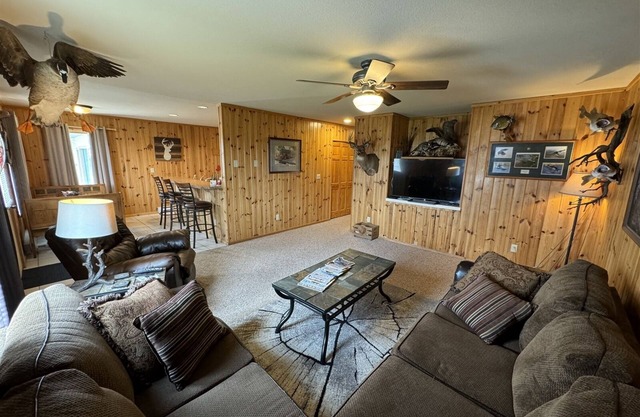 40 Creek Lodge South - Prime Hunting and Fishing Cabin at Waubay Lake