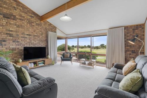42 Billabong - A Slice of Heaven - Dog Friendly - Golf Course - Linen Included