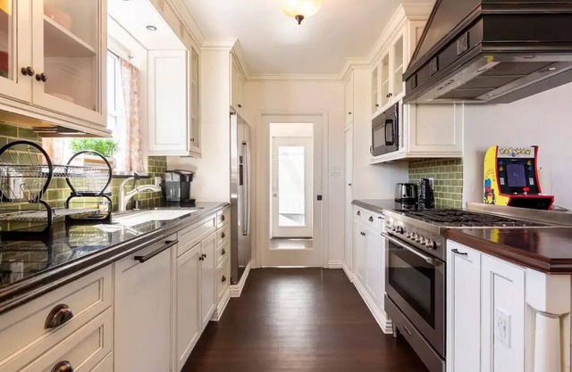 420 Friendly Huge 5bd with Retro Game Room by Sofi, LAX!n