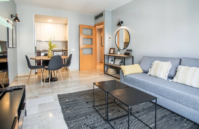 42REA1052 - New 1br apartment next to the city cen