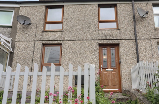 43 HYFRYDLE ROAD, with open fire in Penygroes
