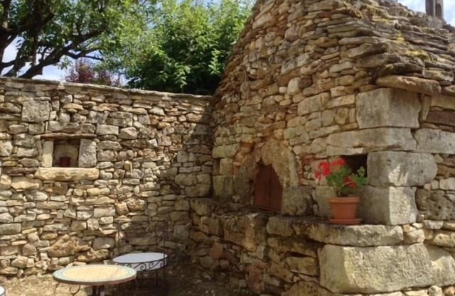 46g12205 - Issepts - Gîte