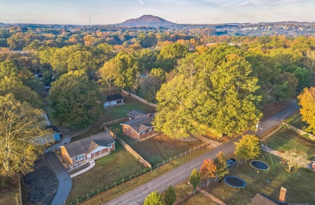 472) Massive 5 bedroom!