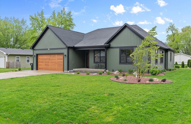 4Bed 3.5Ba Cozy New Construction! Close to Lake Geneva!