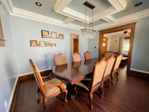 4BR-Beautiful Historic Home