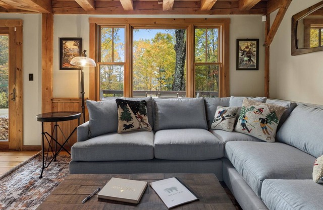 4BR Classic Vermont Cabin w/Fireplace, A/C, & Grill — 10 min to Stowe Village