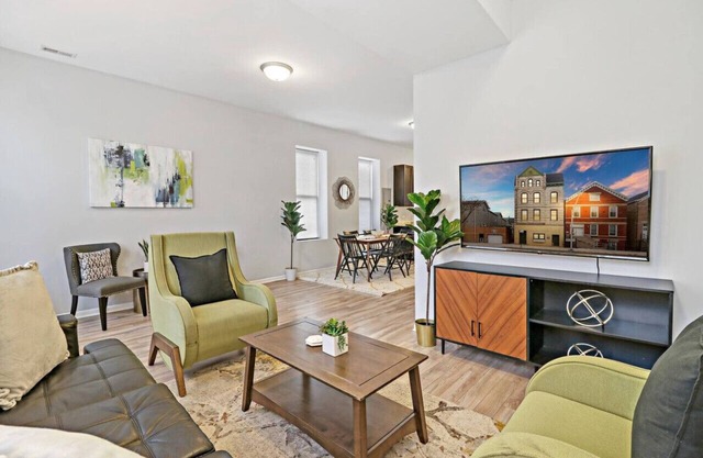 4BR Classy & Radiant Apt in Wicker Park