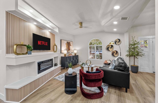 4BR in Bishop Arts | Wifi + Deck + Pet Friendly