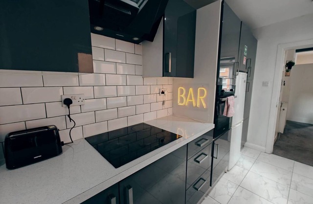 4BR Ravenhill Modern Home