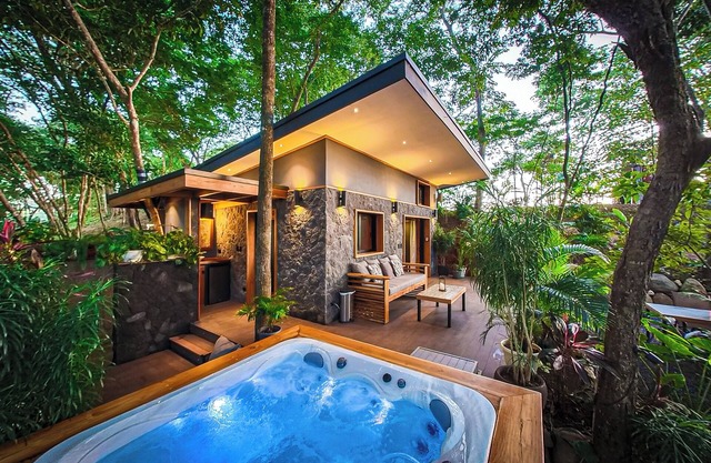 4x4 Only/Luxury Jungle TinyHouse + Jacuzzi