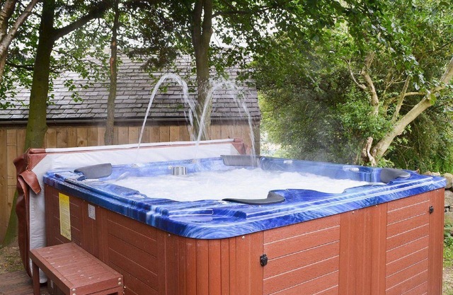 5* Barn Conversion c/w hot tub, sauna, games room, 1/4 acre enclosed games