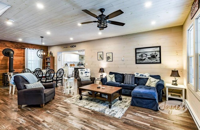 5 bdrm, 3 bath, Newly renovated! Lake Muskoka!