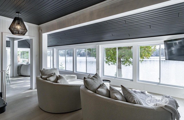 5 bdrm, 3 bath, Muskoka Room, Private, Walking distance to Port Carling!