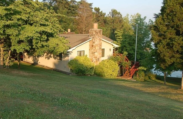 5 Bdrm, Private Dock, Year Round Fishing on Cherokee Lake. Rutledge TN