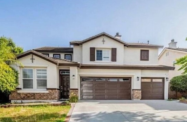 5 bds large house,Near Airport Ontario Mills,free parking,pets friendly.